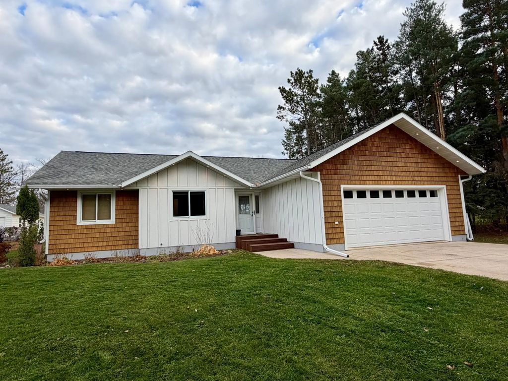 744 Lenmark Lane, Badger