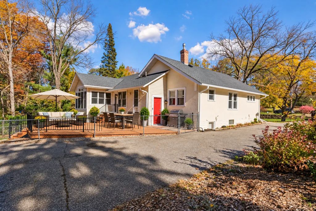 5710 Eden Prairie Road, Minnetonka