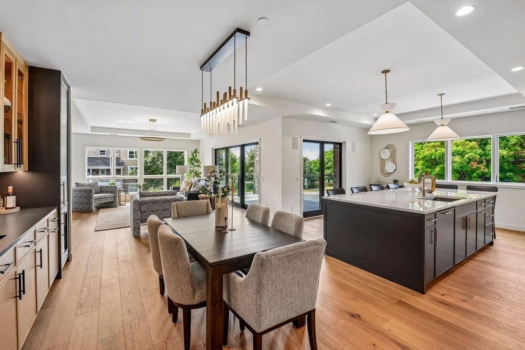 150 Broadway Avenue S 2b, Wayzata