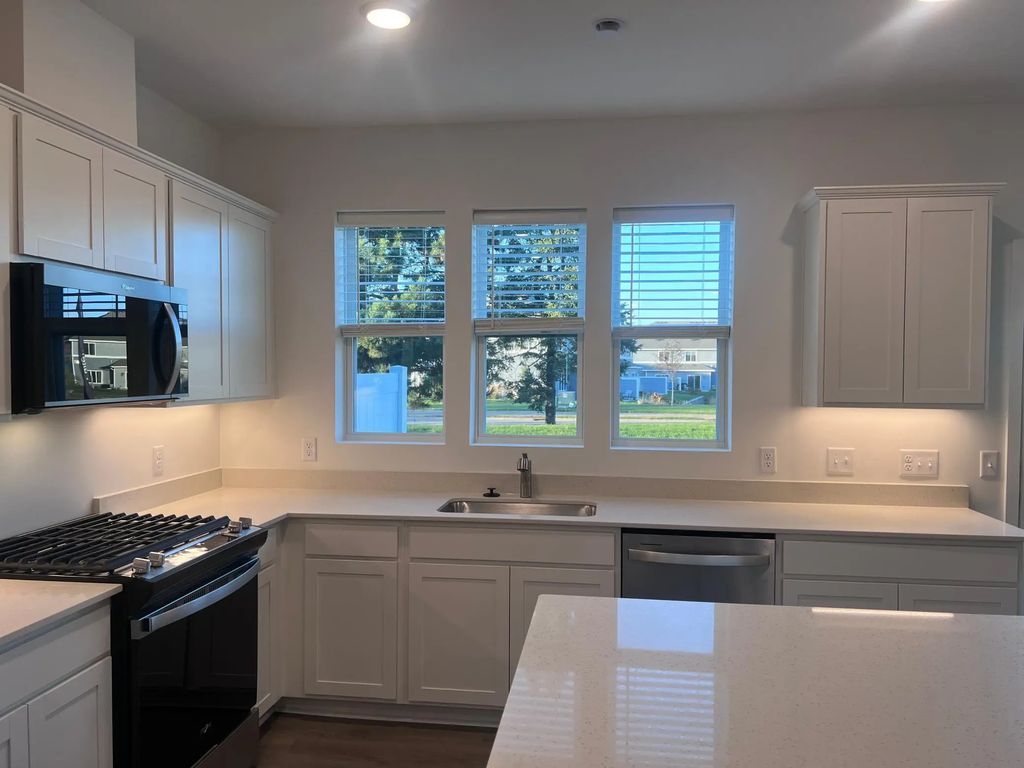 22128 Harvest Avenue, Rogers