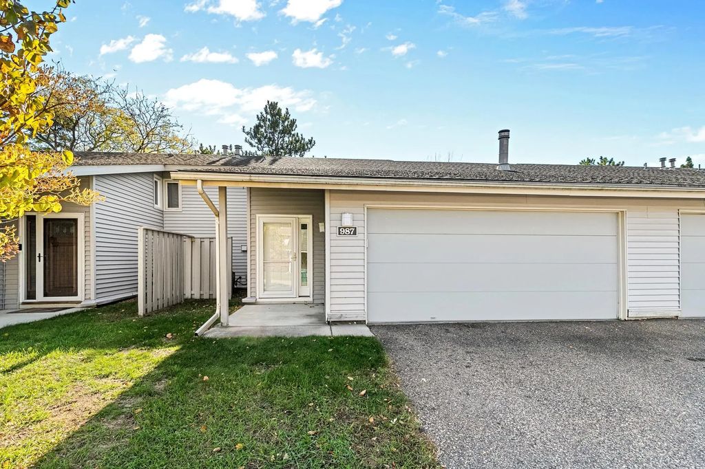 987 Carmel Court, Shoreview