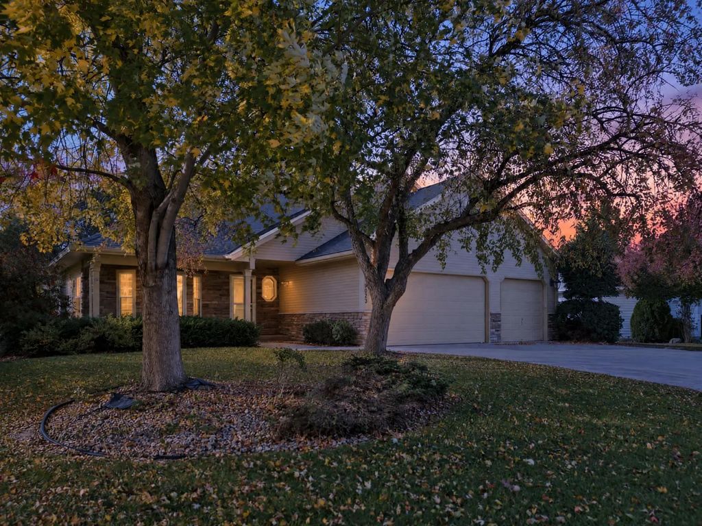 9023 Nantwick Ridge, Brooklyn Park