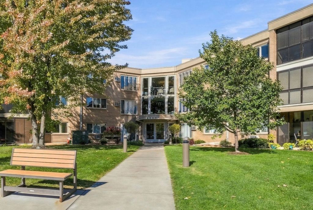4360 Brookside Court 211, Edina