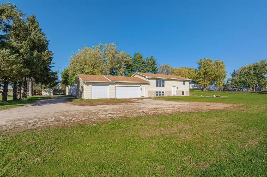10991 Fox Avenue, Northfield