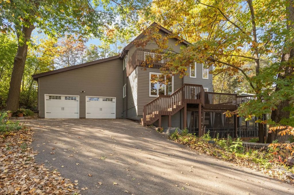 10294 Oak Shore Drive, Lakeville