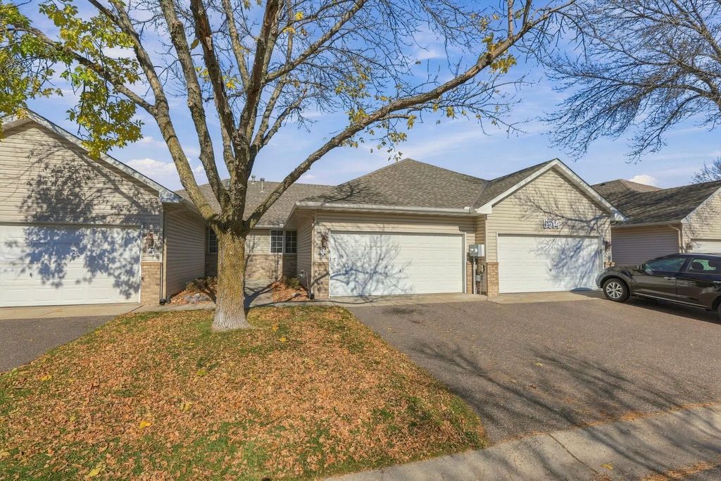 5514 Nathan Lane N 4, Plymouth