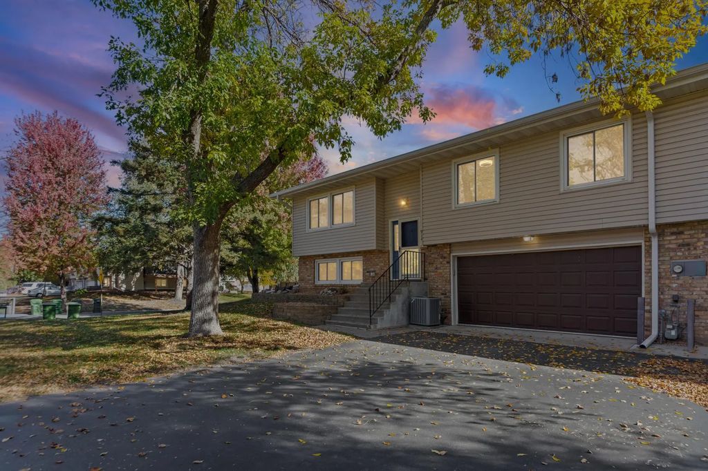 914 94th Avenue Ne, Blaine
