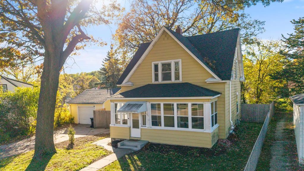 1751 Clarence Street, Maplewood