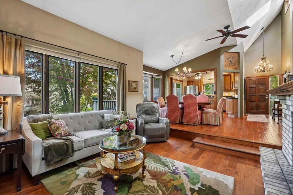1523 S Bavarian Pass, Fridley