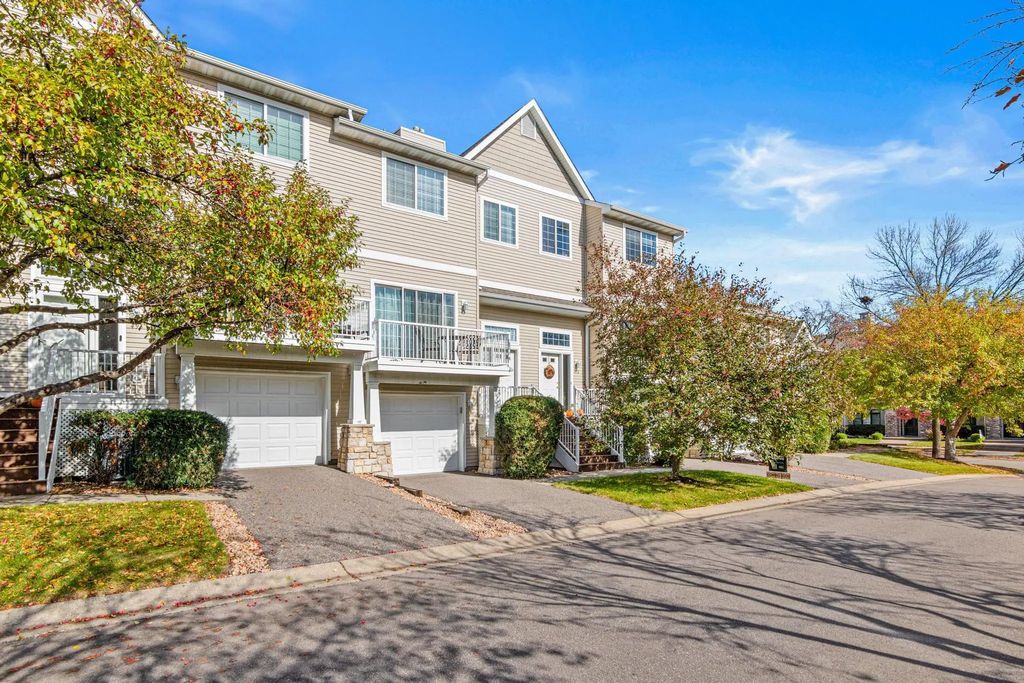 492 Willoughby Way W, Minnetonka