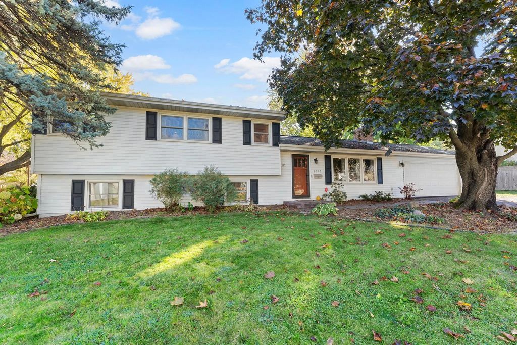 2360 Decatur Avenue N, Golden Valley
