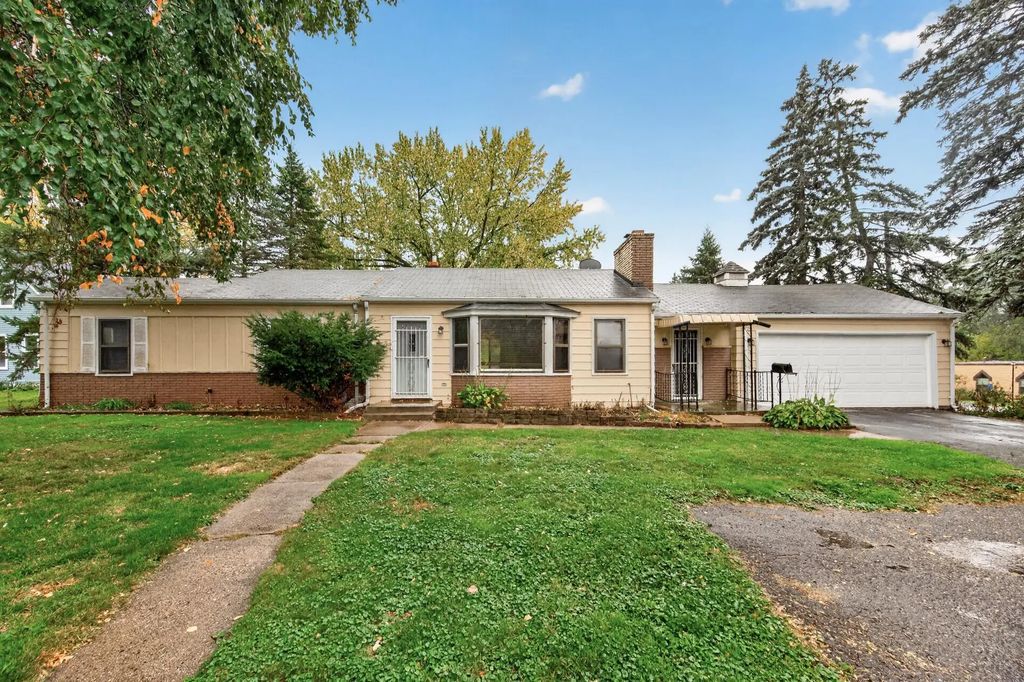 1210 County Road C East, Maplewood