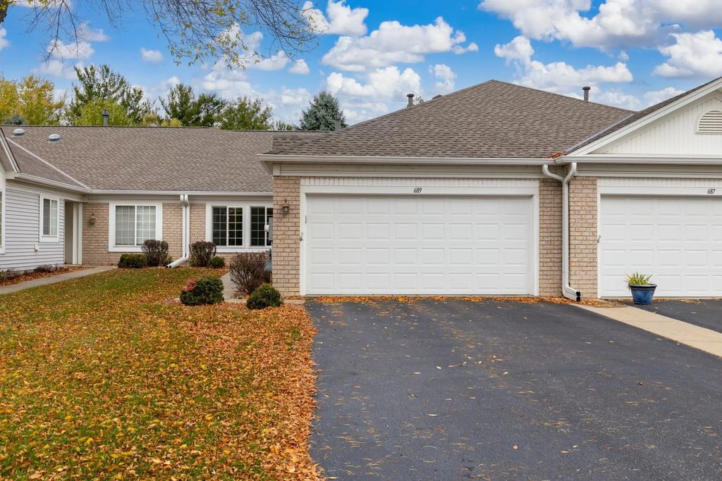 689 Lake View Echo, Woodbury