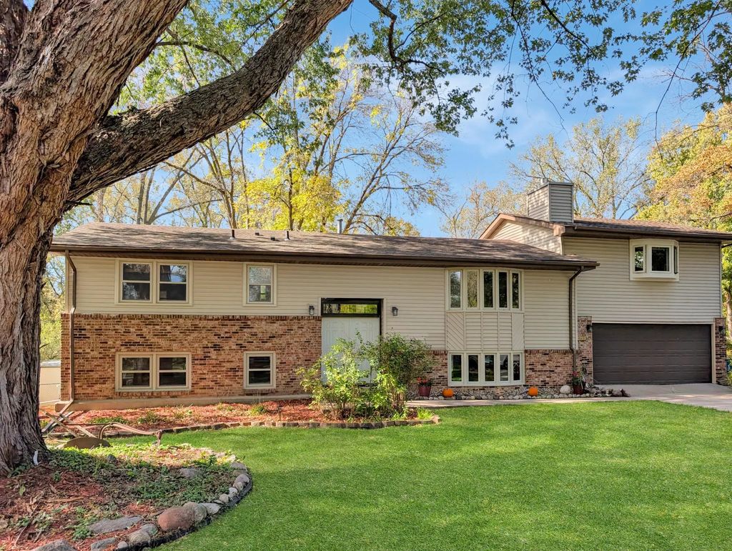 2725 Scott Avenue N, Golden Valley