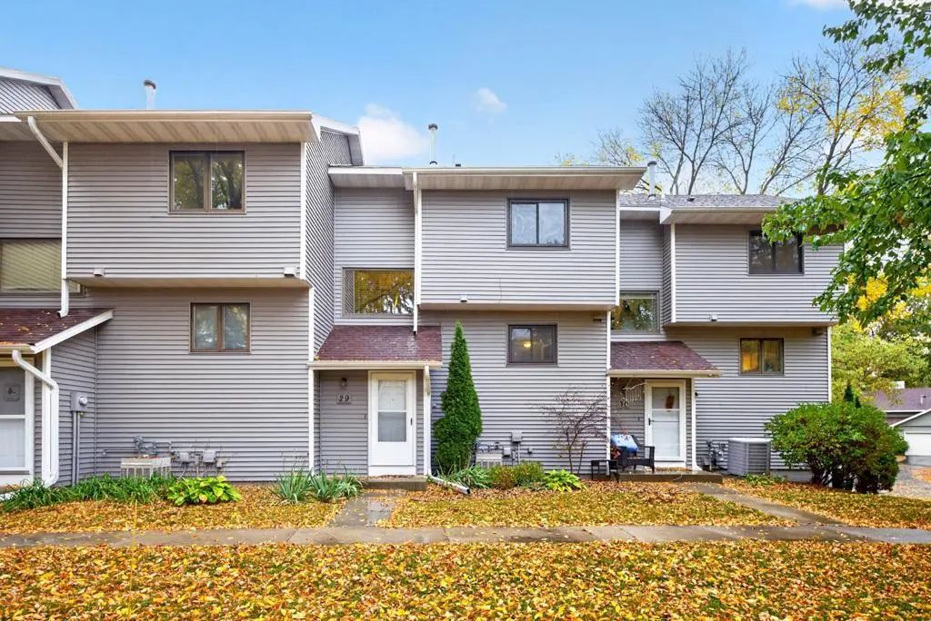 29 Elton Ridge Court Nw, Rochester