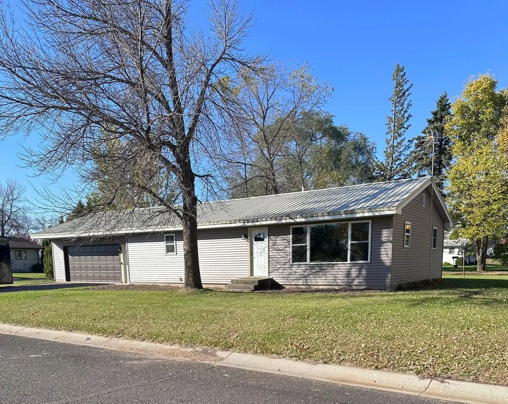 111 Muyres Avenue, Carlos