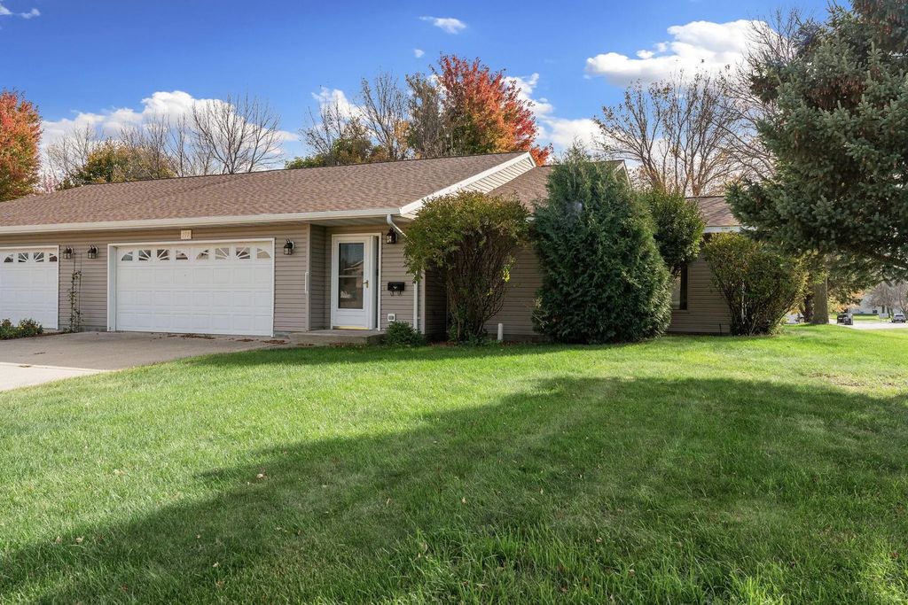 197 Prairie Lane, Janesville