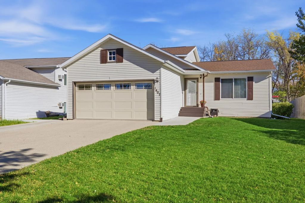 1407 7th Street W, West Fargo