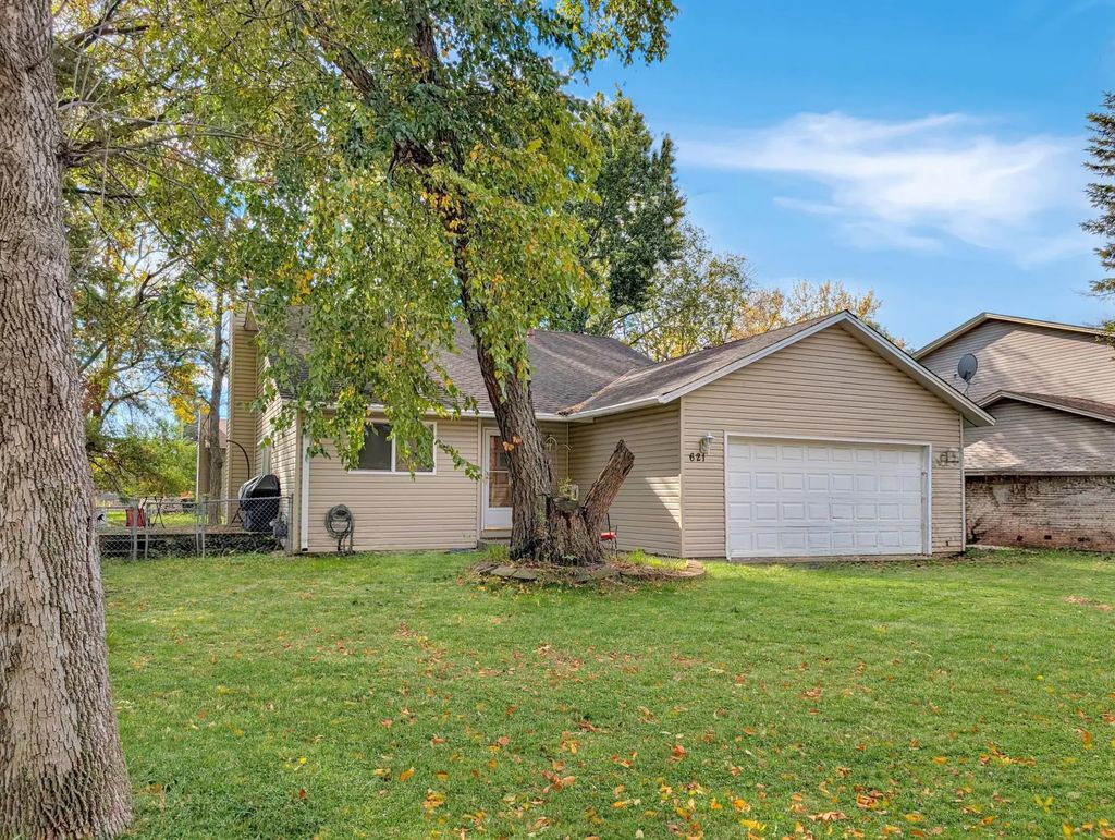 621 73rd Way N, Brooklyn Park