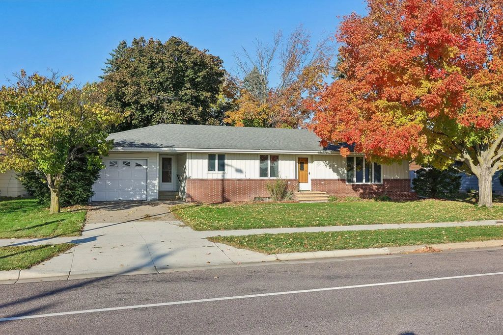 318 S Meridian Street, Belle Plaine