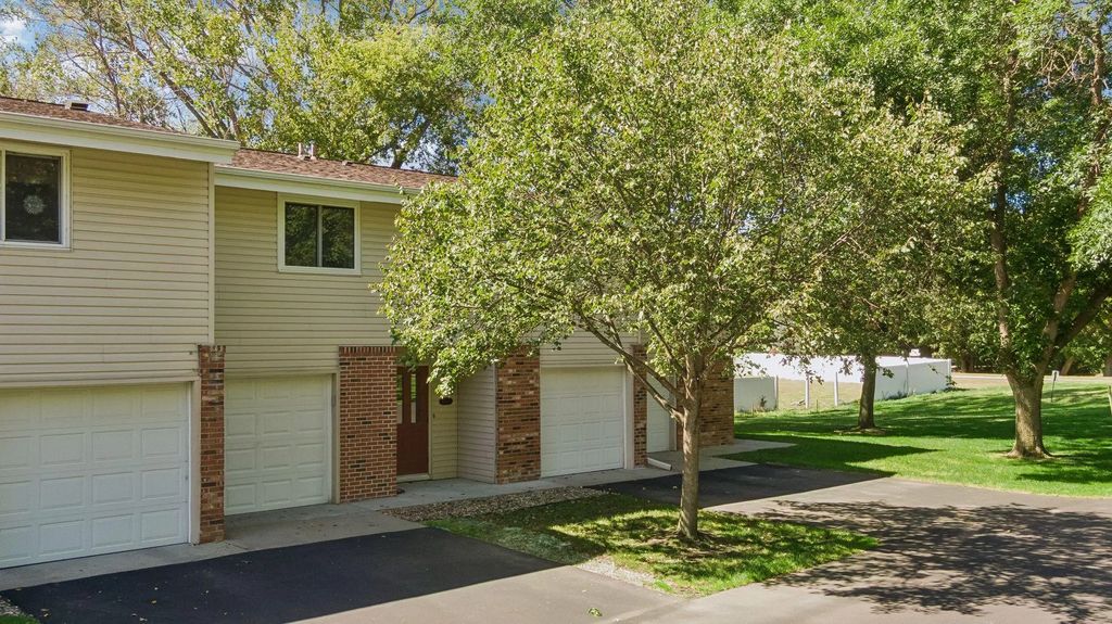 17587 Pond Circle, Eden Prairie
