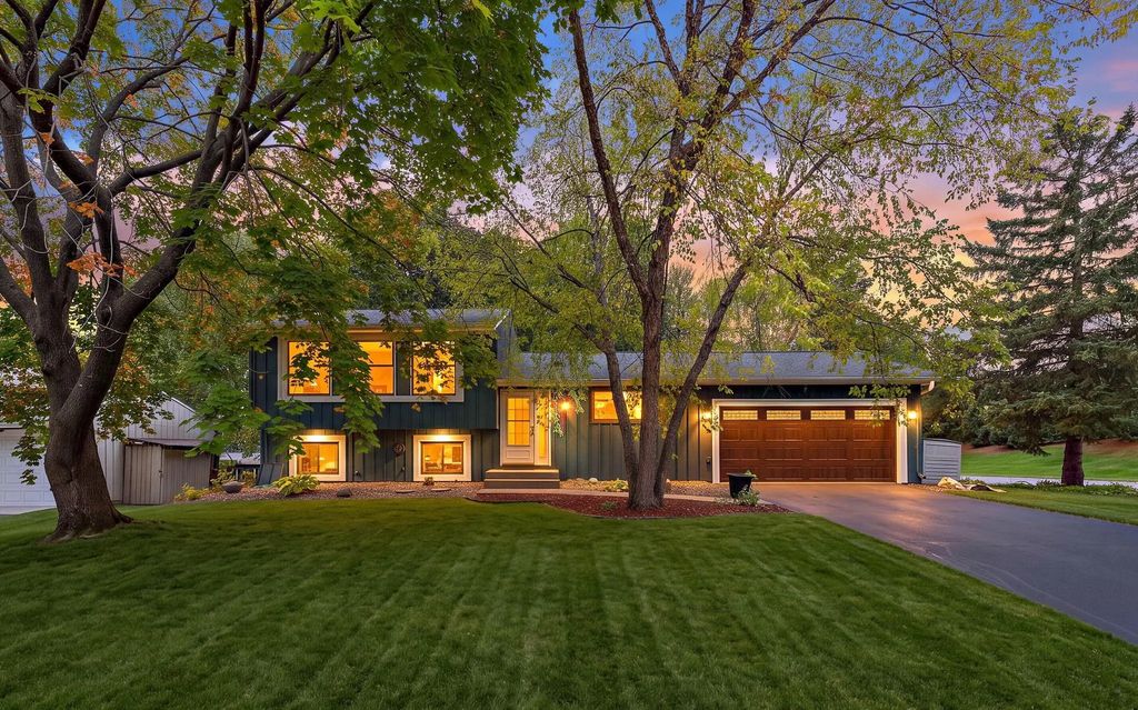 11005 Hyland Terrace, Eden Prairie