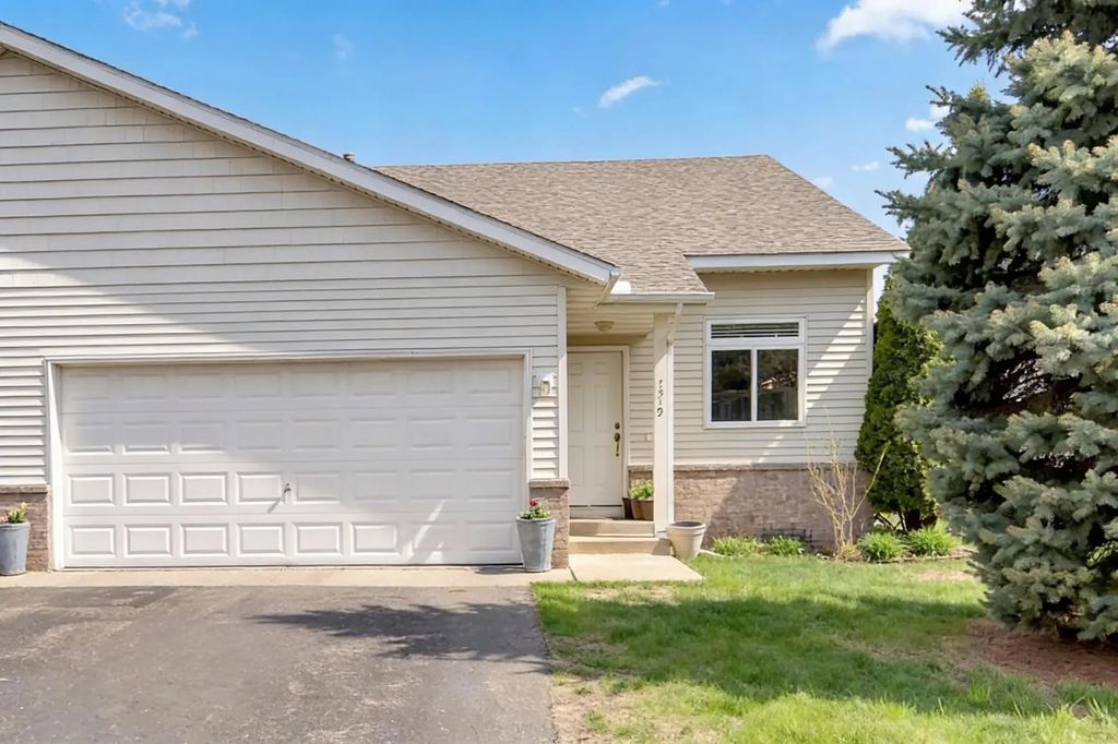 1519 Balinese Street, Shakopee