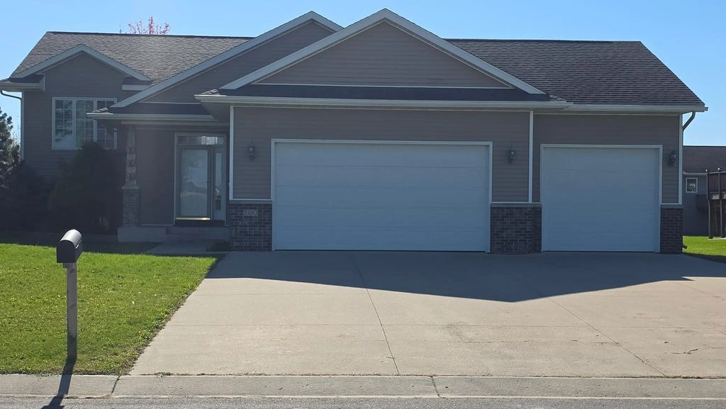 2100 Paradise Road, Albert Lea