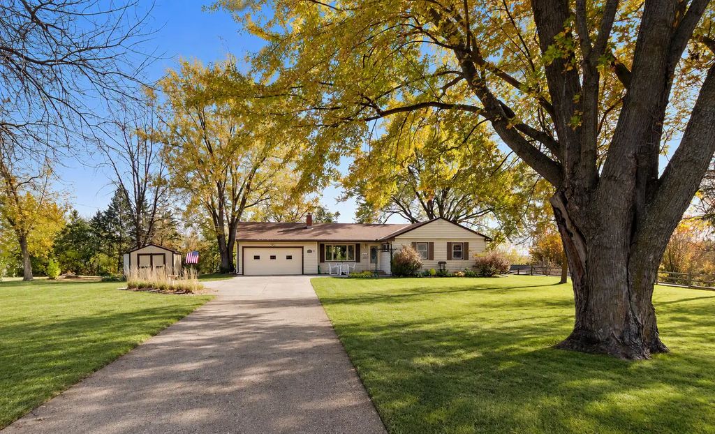 608 E 2nd Street, Waconia