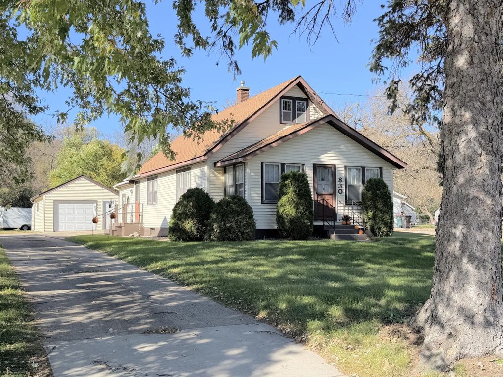 830 Main Street N, Browerville