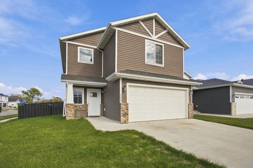 1228 Rachel Drive W, West Fargo