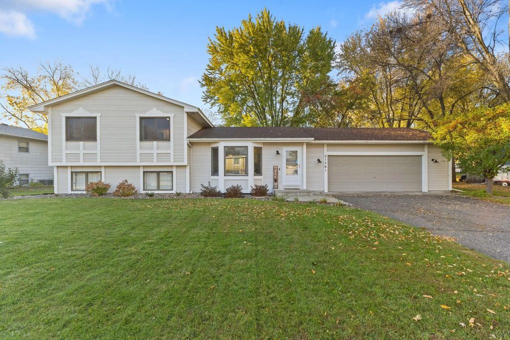 21701 Rouillard Boulevard, Rogers