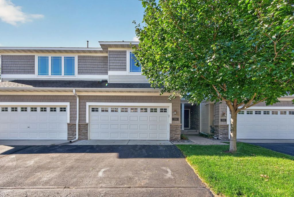 594 Sutherland Drive, Woodbury