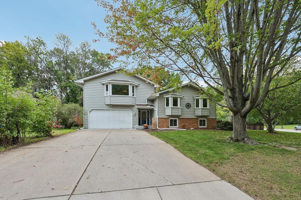343 Sunrise Lane, Champlin