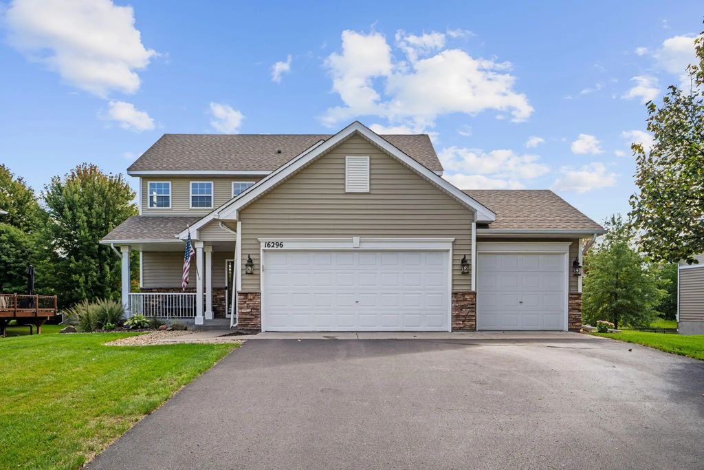 16296 Fallbrook Drive, Lakeville