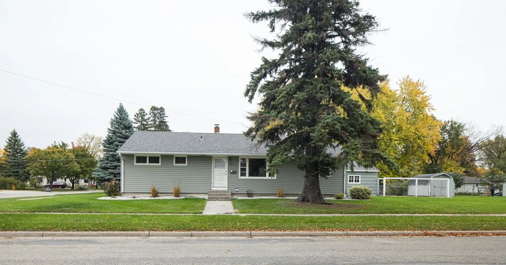 1604 3rd Street S, Moorhead