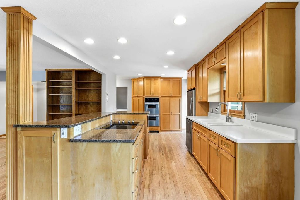 1866 Shryer Avenue W, Roseville
