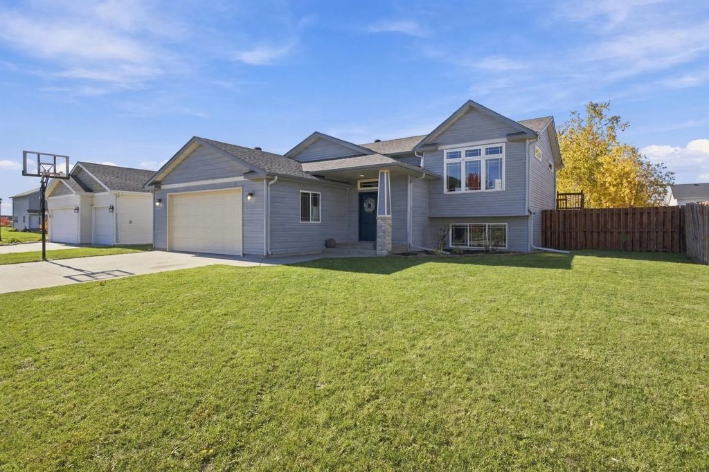 4530 10th Street W, West Fargo