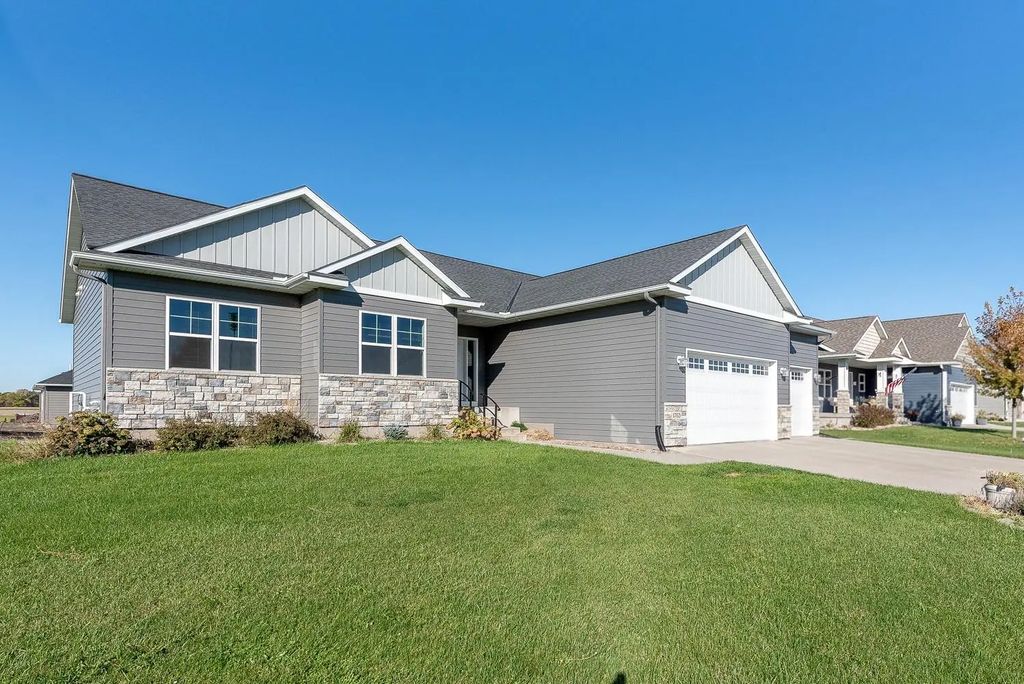 1763 Raymond Drive, North Mankato