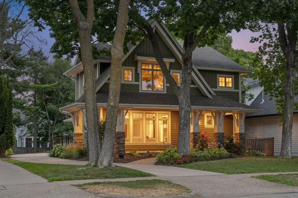 633 Park Street E, Wayzata