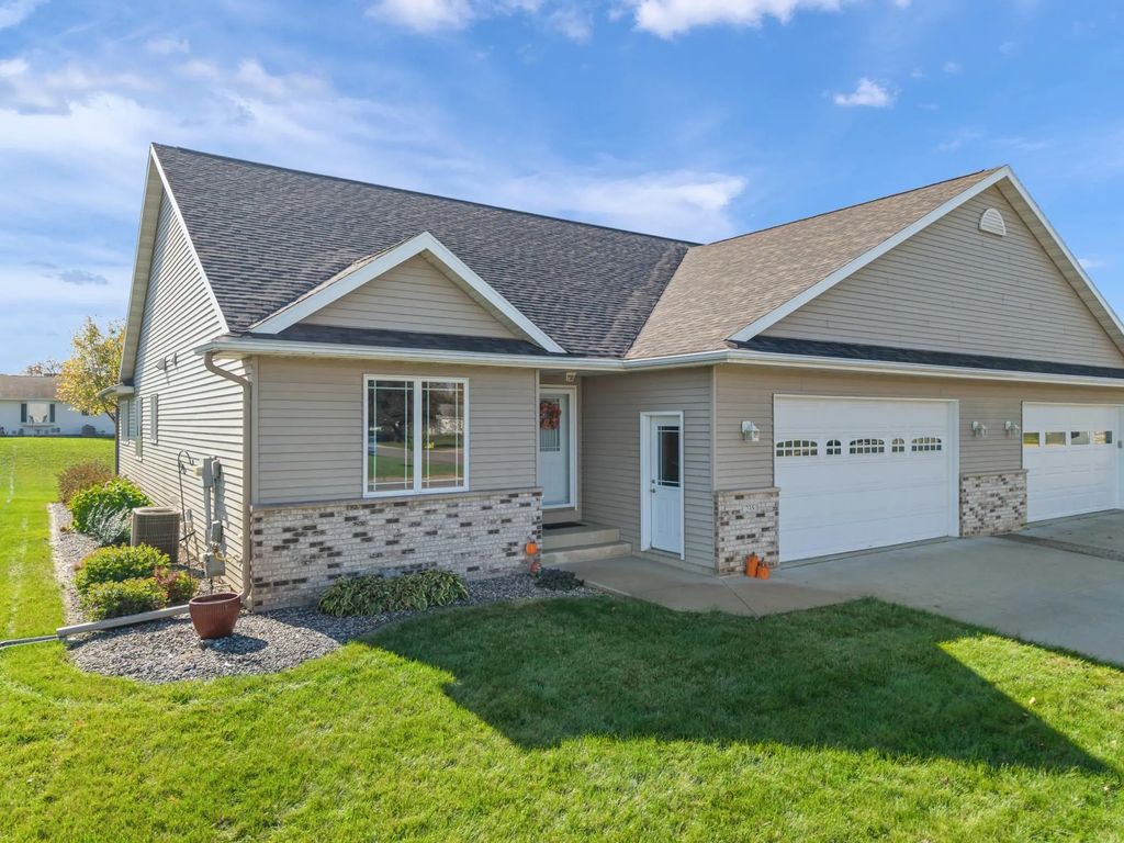 235 3rd Avenue Se, Plainview