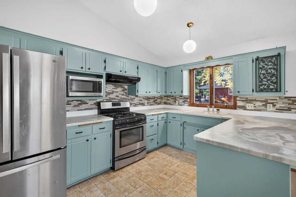 2621 Mcknight Road N, North Saint Paul