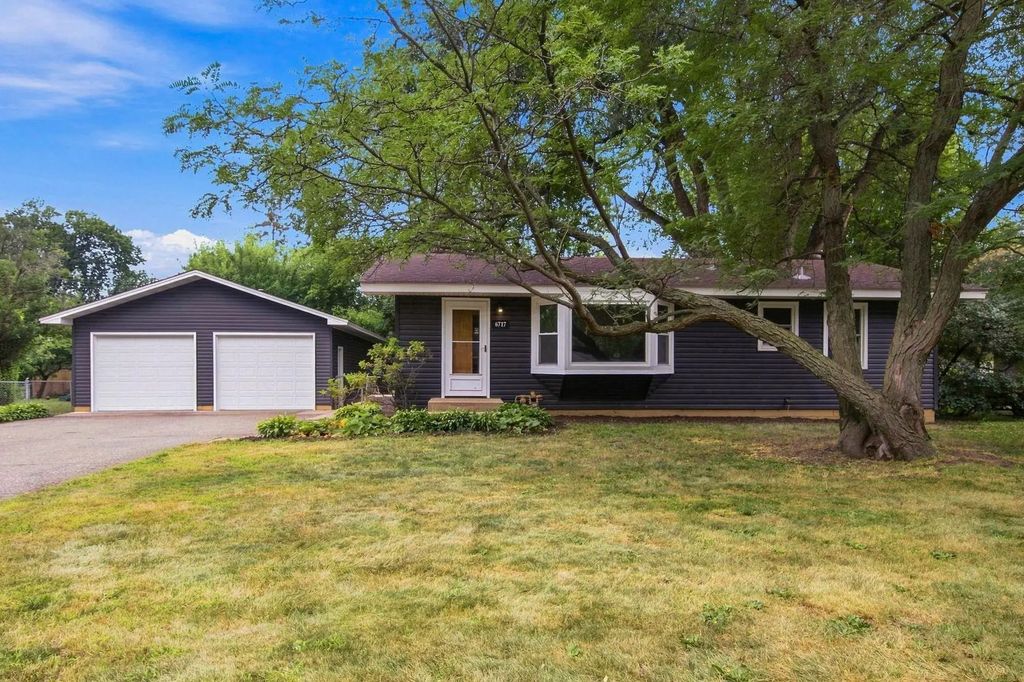 6717 Dutton Avenue, Brooklyn Park