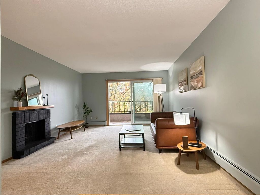 2200 Midland Grove Road 305, Roseville