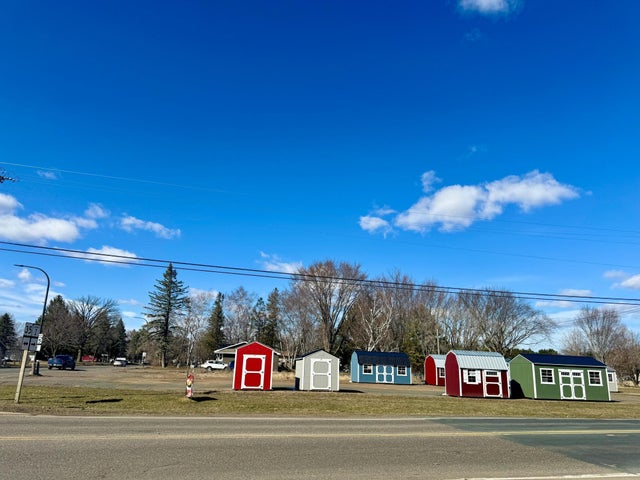 710 S Highway 35, Centuria