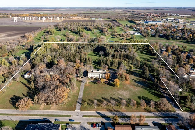 1220 Memorial Drive, Crookston