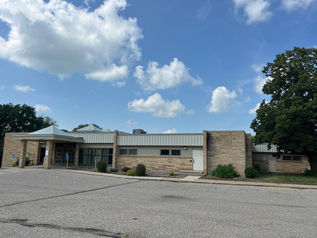 1100 E Broadway Street, Redwood Falls