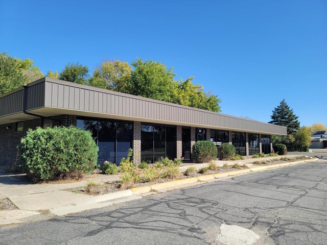 310 W West College Drive, Marshall