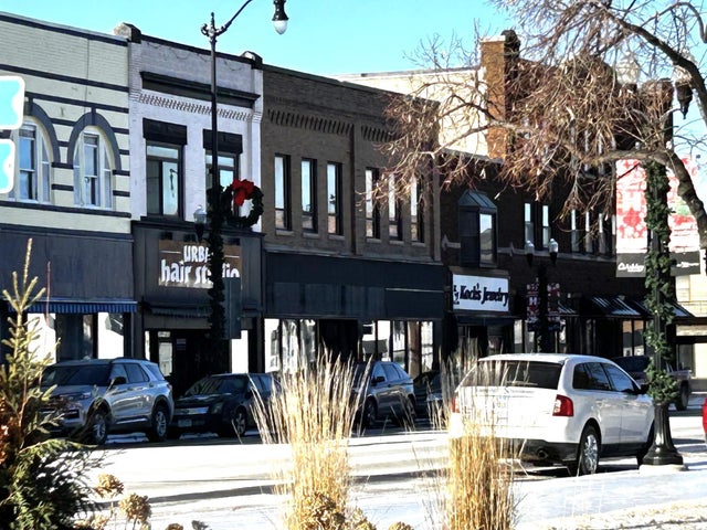 14 Main Street S, Hutchinson