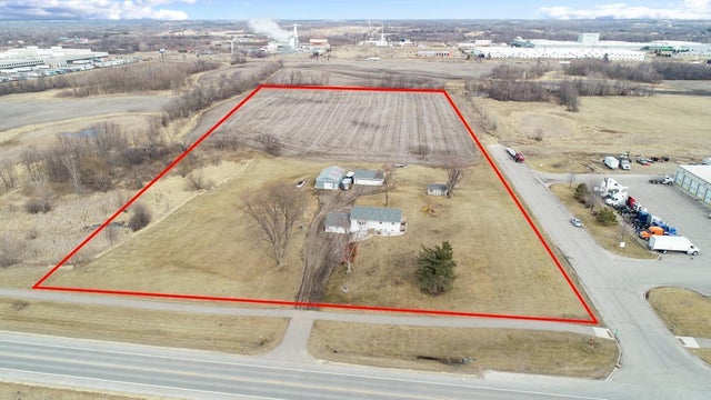 17575 Bagley Avenue, Faribault
